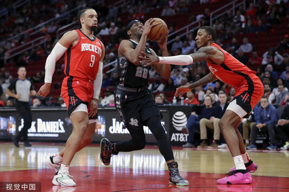 场上的拼搏 场上的拼搏